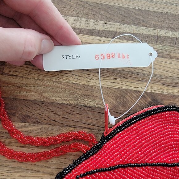 Red/Black Beaded Lips Shaped Wristlet/Clutch Purse Far Nine 10" x 4" - Picture 4 of 10